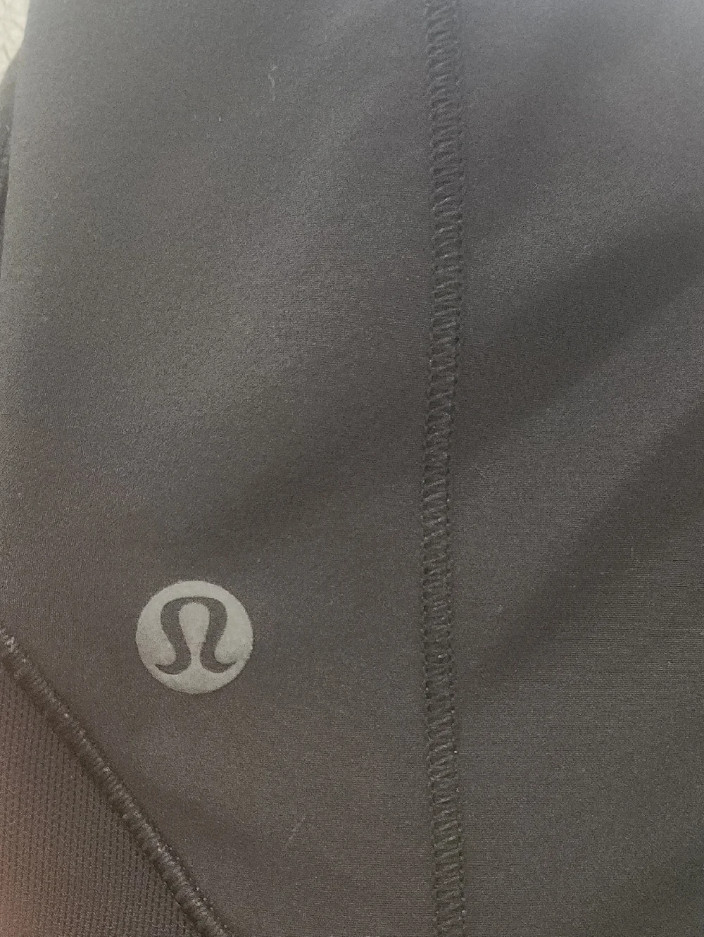Lululemon Shorts Size 4 - Picture 4 of 4